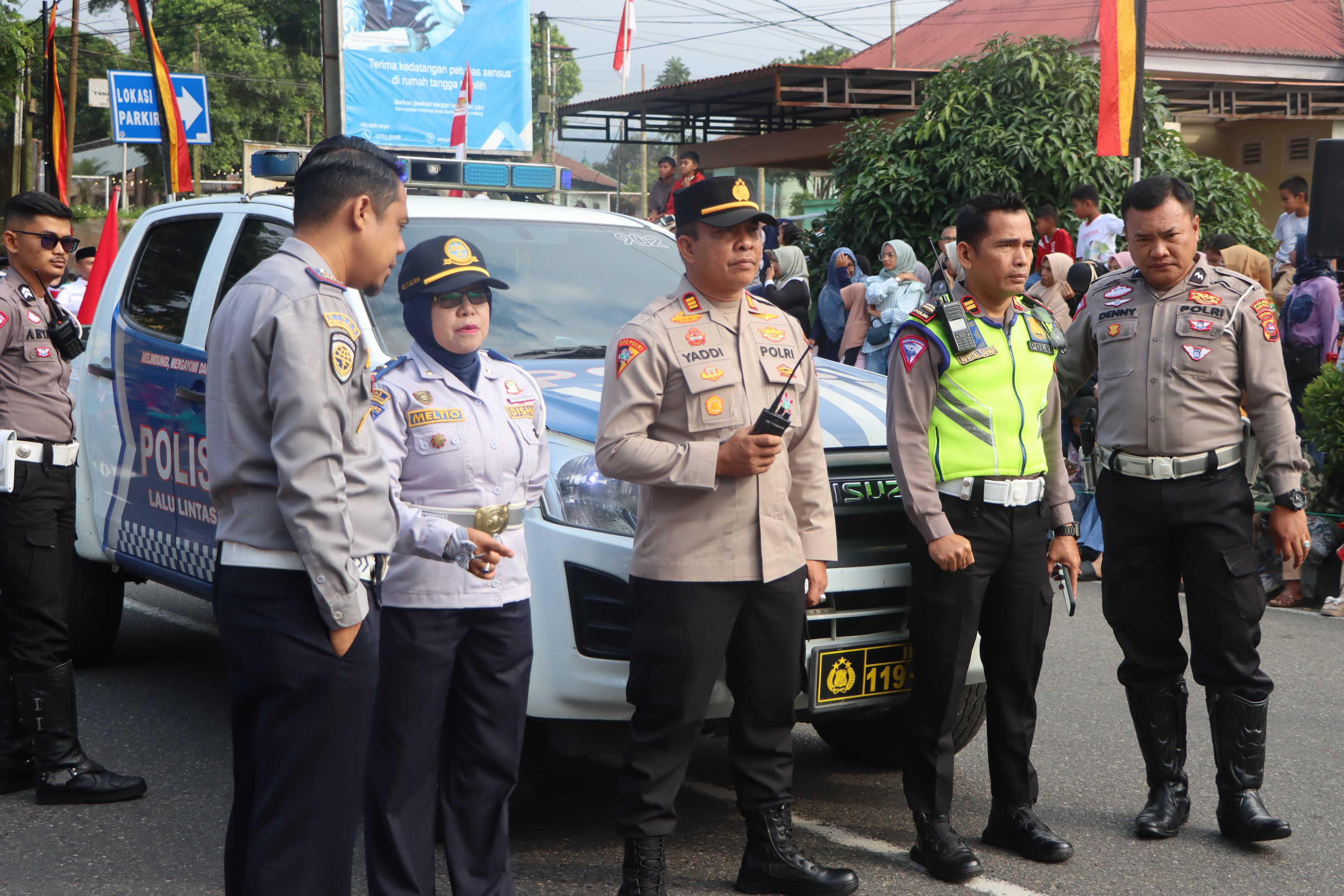 Polres Padang Panjang Gelar Personil Amankan Pawai Alegoris Dalam Rangka HUT RI Ke 79 Kota Padang Panjang.