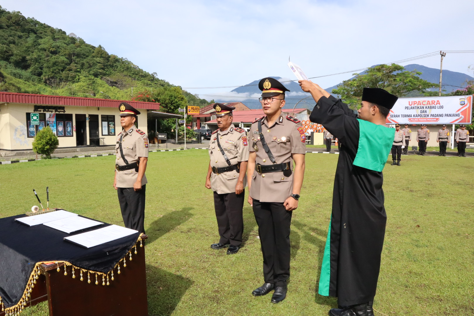 Serah Terima pejabat utama Polres Padang Panjang,Iptu Rikky Naldo S.H.,M.H jabat sebagai Kapolsek kota Padang Panjang.