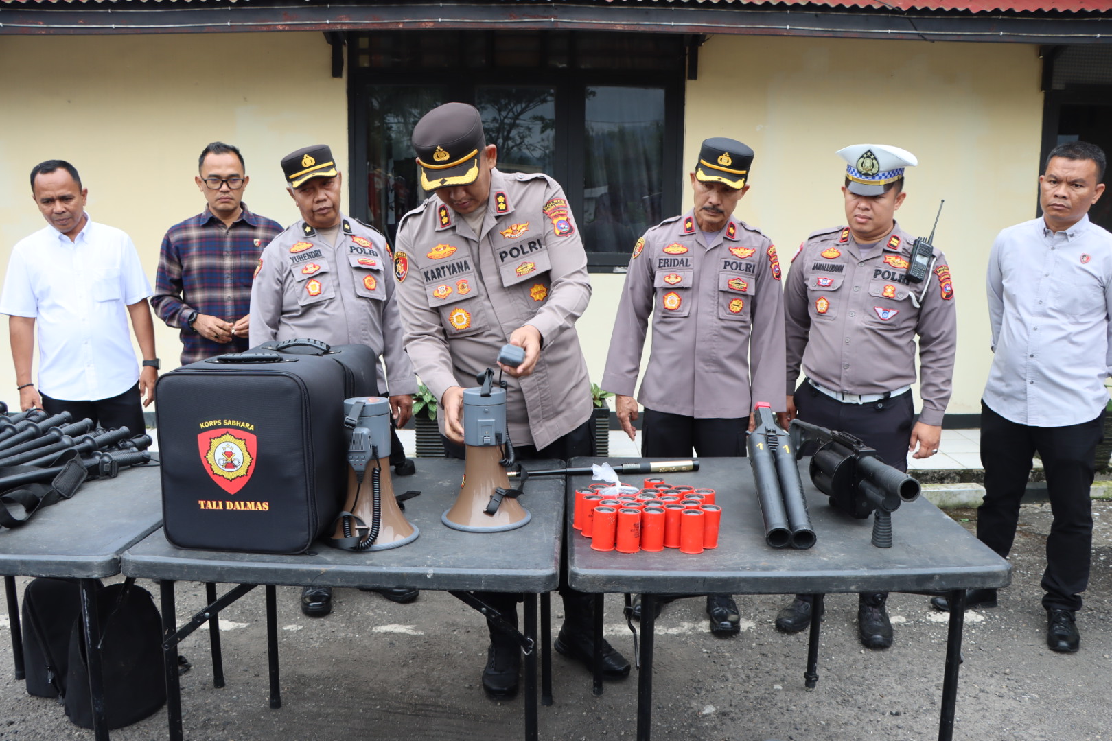 Kapolres Padang Panjang Pimpin Pemeriksaan Peralatan Samapta