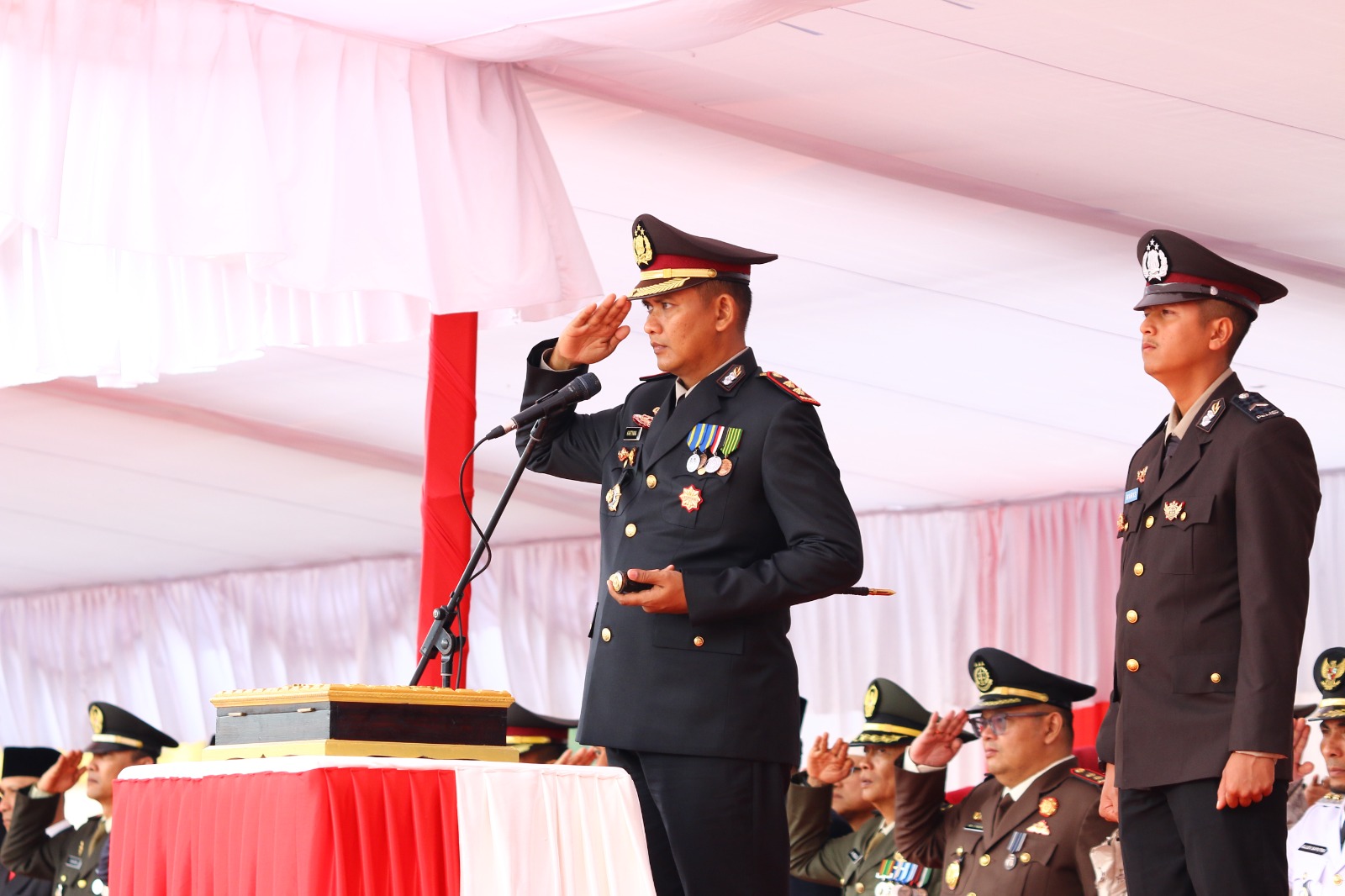 Kapolres Padang Panjang Jadi Inspektur Upacara Penurunan Bendera HUT RI ke-80