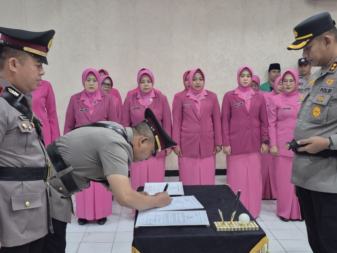 Serah terima jabatan Wakapolres dan kasat lantas Polres padang, berikut nama nama pejabat baru penggantinya.